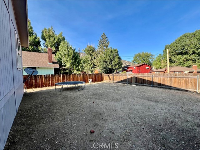 201 Lakewood Drive, Frazier Park CA: https://media.crmls.org/medias/91496515-e05b-48a3-a447-d6bf8cd7d79c.jpg