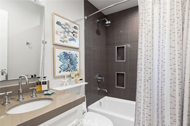 Detail Gallery Image 15 of 26 For 219 Diamond Ave, Newport Beach,  CA 92662 - 3 Beds | 3 Baths
