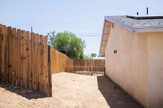 6025 Abronia Avenue, 29 Palms CA: https://media.crmls.org/medias/914ae01a-c2b5-4aa1-a42d-e2956987412c.jpg