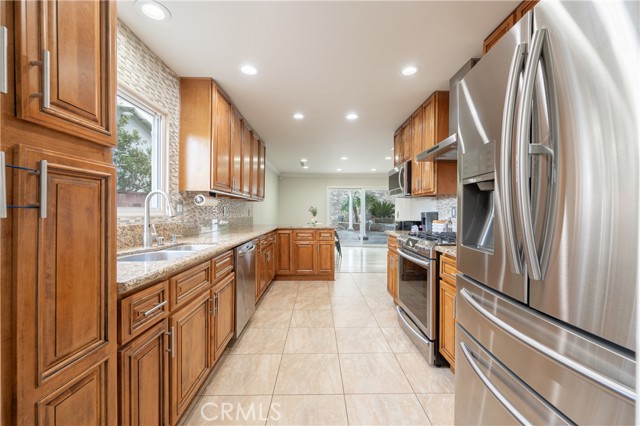 Detail Gallery Image 10 of 30 For 9434 Mclennan Ave, Northridge,  CA 91343 - 3 Beds | 2 Baths