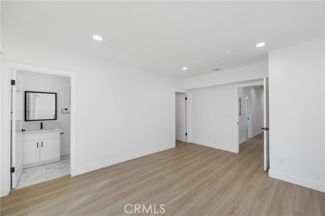 Detail Gallery Image 9 of 17 For 14420 Tiara, Van Nuys,  CA 91401 - 4 Beds | 4 Baths