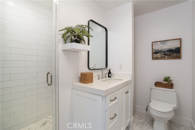 Detail Gallery Image 25 of 31 For 1700 Highland Dr, Newport Beach,  CA 92660 - 5 Beds | 6/1 Baths