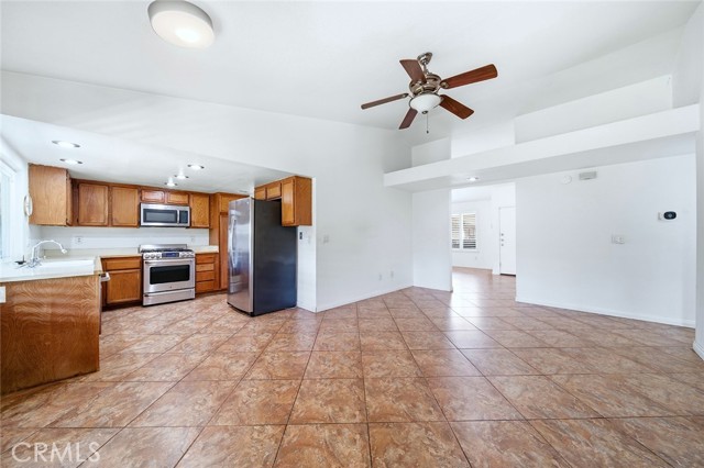 Detail Gallery Image 17 of 38 For 1080 Brentwood, Rialto,  CA 92376 - 3 Beds | 2 Baths