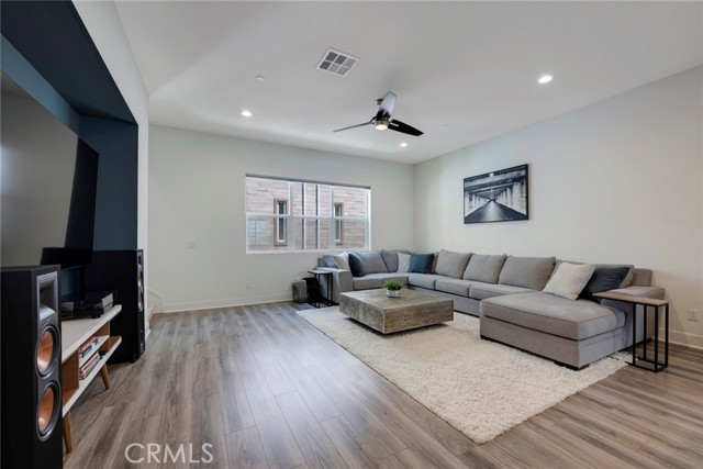 Detail Gallery Image 27 of 48 For 987 E Mason Ln #130,  Anaheim,  CA 92805 - 4 Beds | 3/1 Baths