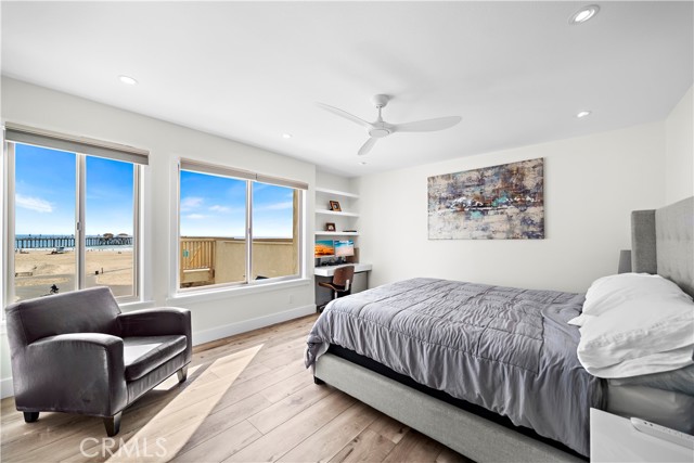 Detail Gallery Image 2 of 54 For 711 Pacific Coast #330,  Huntington Beach,  CA 92648 - 3 Beds | 2 Baths