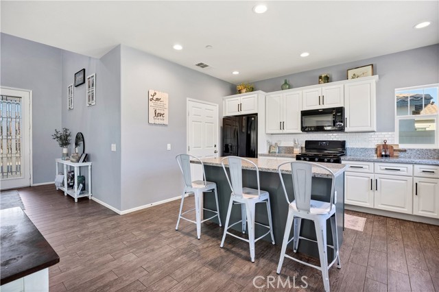 Detail Gallery Image 7 of 34 For 1665 Vibrant Gln, San Jacinto,  CA 92582 - 5 Beds | 3 Baths