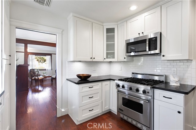 Detail Gallery Image 14 of 59 For 290 W 12th Street, Claremont,  CA 91711 - 3 Beds | 2 Baths