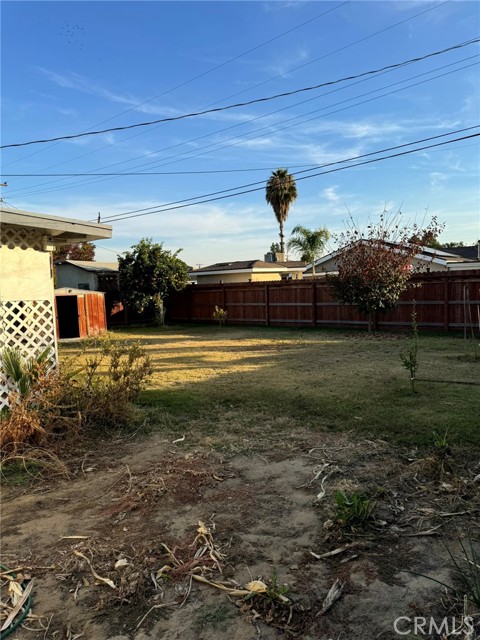 Detail Gallery Image 13 of 23 For 931 Redwood Dr, Bakersfield,  CA 93308 - 3 Beds | 2 Baths