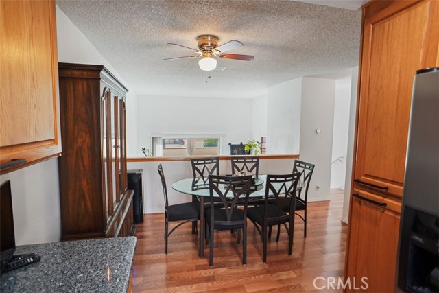 Detail Gallery Image 7 of 21 For 27617 Nugget Drive #1,  Canyon Country,  CA 91387 - 3 Beds | 3 Baths