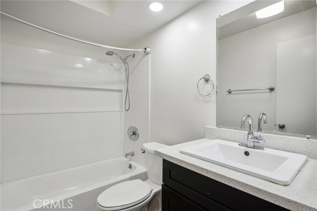 Detail Gallery Image 12 of 24 For 5800 Owensmouth Ave #53,  Woodland Hills,  CA 91367 - 3 Beds | 2 Baths