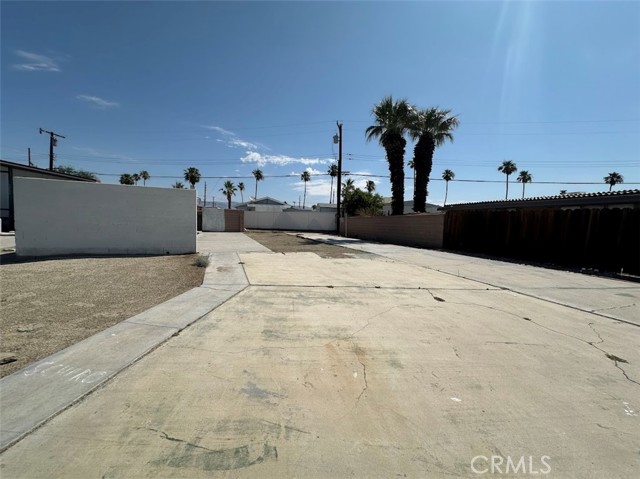 32060 Oakland, Thousand Palms CA: https://media.crmls.org/medias/91506a68-ebf7-4889-a5df-2decb2e5ded4.jpg