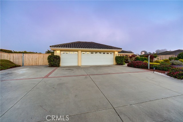 585 Red Tail Meadow Lane, Arroyo Grande CA: https://media.crmls.org/medias/91509aca-3ba3-4792-9dd0-0ee335d16350.jpg