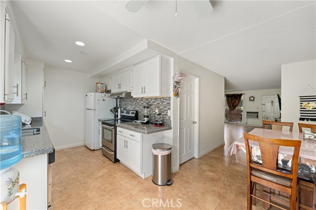 14802 Newport Avenue, Tustin CA: https://media.crmls.org/medias/91512170-dc27-4245-a5a4-4be6351ea7f9.jpg