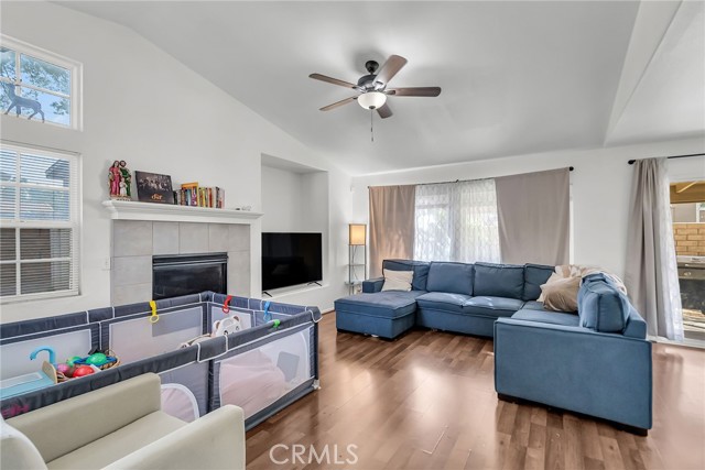 277 Avenida San Miguel, Perris CA: https://media.crmls.org/medias/91529a8b-324f-43fd-9e7b-2bbec53ed7f7.jpg