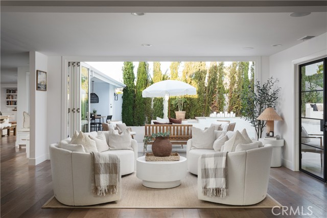 Detail Gallery Image 4 of 31 For 1700 Highland Dr, Newport Beach,  CA 92660 - 5 Beds | 6/1 Baths