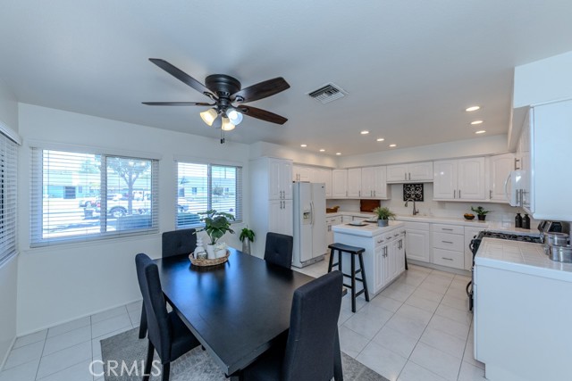 Detail Gallery Image 4 of 14 For 582 N La Nae Cir, Orange,  CA 92869 - 4 Beds | 2 Baths