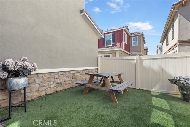 Detail Gallery Image 25 of 31 For 17050 Zion Dr, Canyon Country,  CA 91387 - 4 Beds | 2/1 Baths