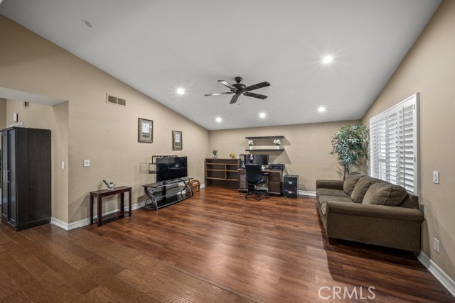 Detail Gallery Image 9 of 35 For 28148 Bakerton Ave, Canyon Country,  CA 91351 - 4 Beds | 2 Baths