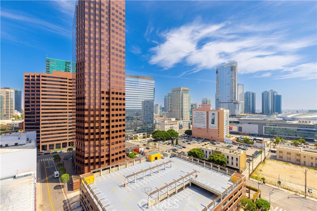 877 Francisco Street, Los Angeles CA: https://media.crmls.org/medias/91546016-26f9-42f9-b43e-6f83b19f3267.jpg