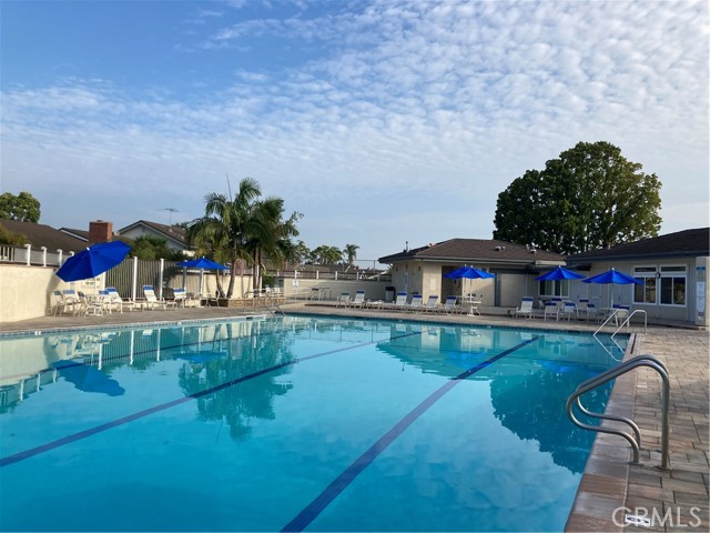 5135 Hampton Court, Westminster CA: https://media.crmls.org/medias/91551997-a6a9-463d-9235-538d4873aa8d.jpg