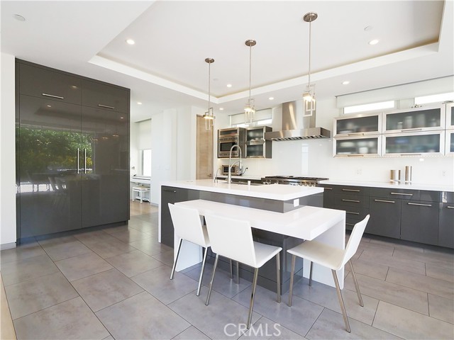 Designer kitchen with Sub-Zero Fridge and Wolf Range