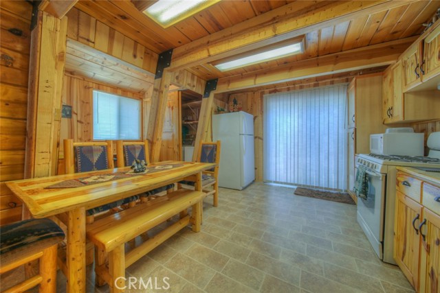 42608 Cedar Avenue, Big Bear Lake CA: https://media.crmls.org/medias/9157a813-1003-4c66-8b71-3661c49a8b95.jpg