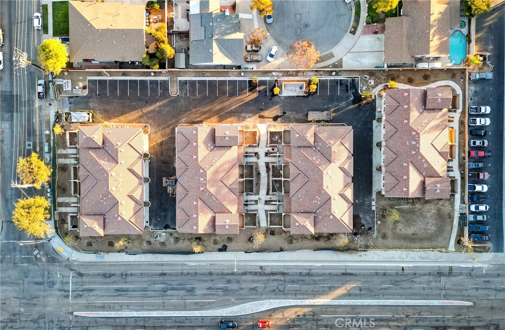https://media.crmls.org/medias/9158684c-ffee-45f3-9b31-a49fd3565426.jpg?preset=X-Large
