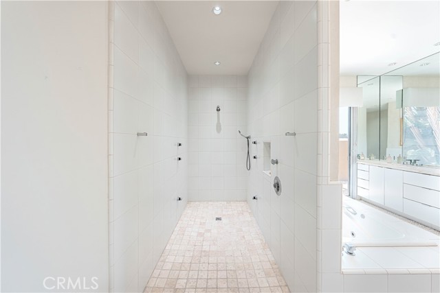 10272 Overhill Drive, North Tustin CA: https://media.crmls.org/medias/915883eb-b8a3-44d8-ad07-33c1ecbd6ca8.jpg