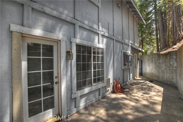 26746 Oakmont Drive, Lake Arrowhead CA: https://media.crmls.org/medias/9158c16b-595e-44f5-a331-ae91d4e6d46b.jpg