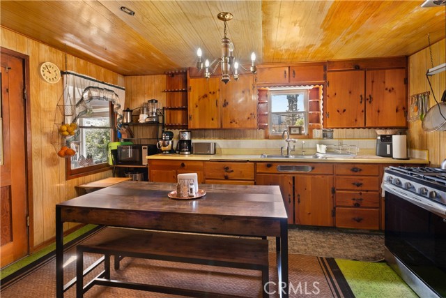 Detail Gallery Image 6 of 13 For 240 Prescott, Santa Maria,  CA 93455 - 3 Beds | 1/1 Baths