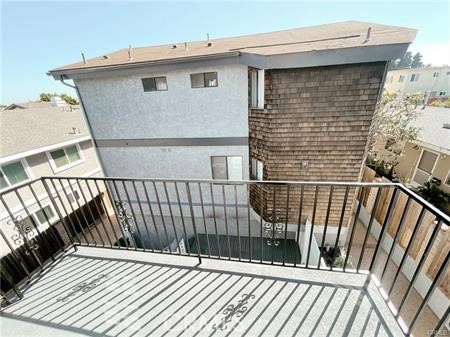 Detail Gallery Image 12 of 15 For 2206 Carnegie a,  Redondo Beach,  CA 90278 - 2 Beds | 3 Baths