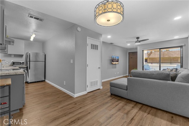 Image 7 of 27 For 2822 N Auburn Ct  E213