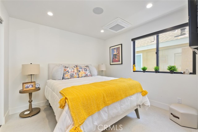 Detail Gallery Image 5 of 10 For 504 E Balboa Blvd, Newport Beach,  CA 92661 - 3 Beds | 2 Baths