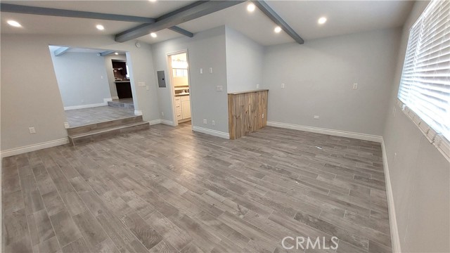 Detail Gallery Image 5 of 22 For 8649 Cantaloupe Ave, Panorama City,  CA 91402 - 3 Beds | 3 Baths