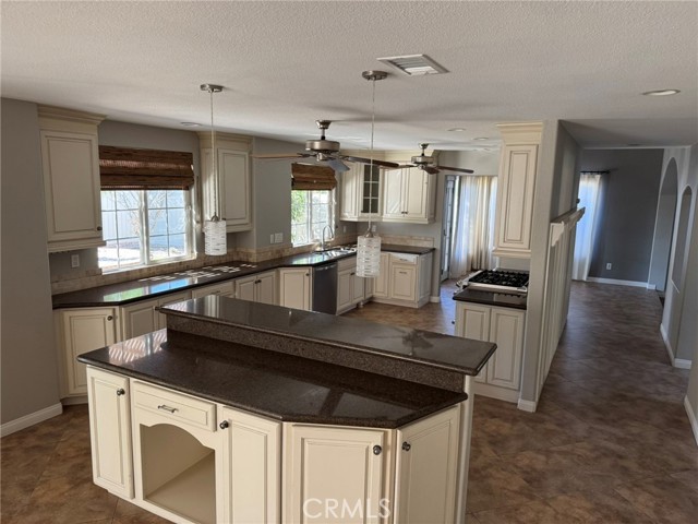 Detail Gallery Image 10 of 20 For 1990 Willowbrook, Oceanside,  CA 92056 - 4 Beds | 3 Baths