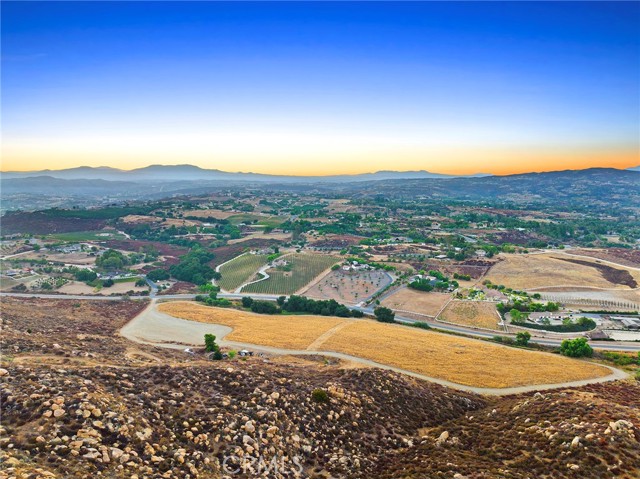 36520 E Benton Road, Temecula CA: https://media.crmls.org/medias/915a2ce7-7a06-4bcb-9852-c6965c44020d.jpg