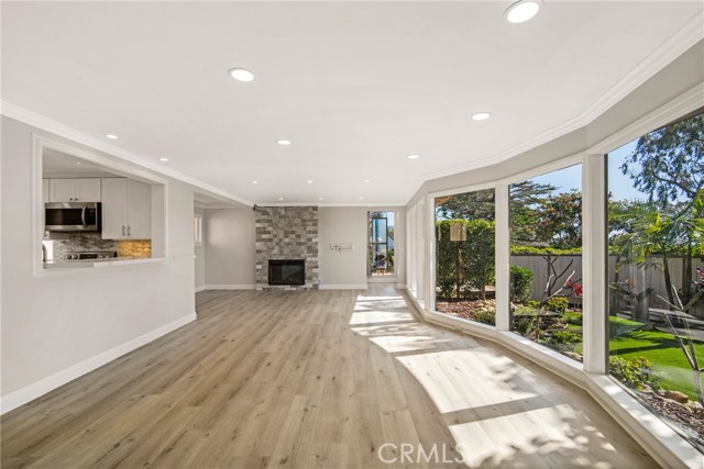 464 LOCUST, Laguna Beach CA: https://media.crmls.org/medias/915a8e55-d864-40db-aa0f-1845e23a1f52.jpg