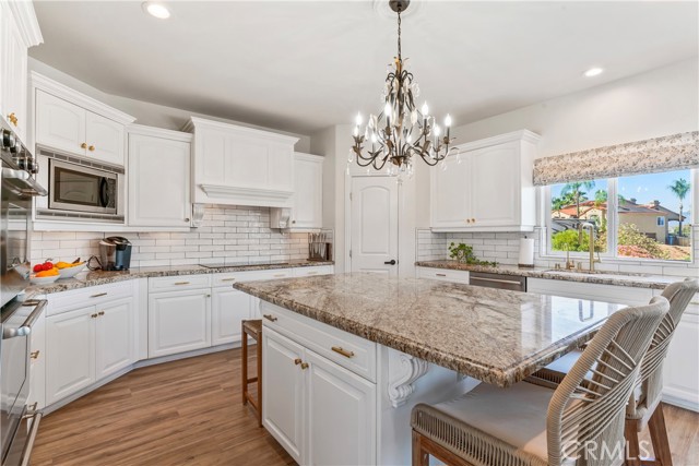 22941 Gold Rush Place, Canyon Lake CA: https://media.crmls.org/medias/915b0725-3719-48b5-9bc8-22faf5f52d90.jpg