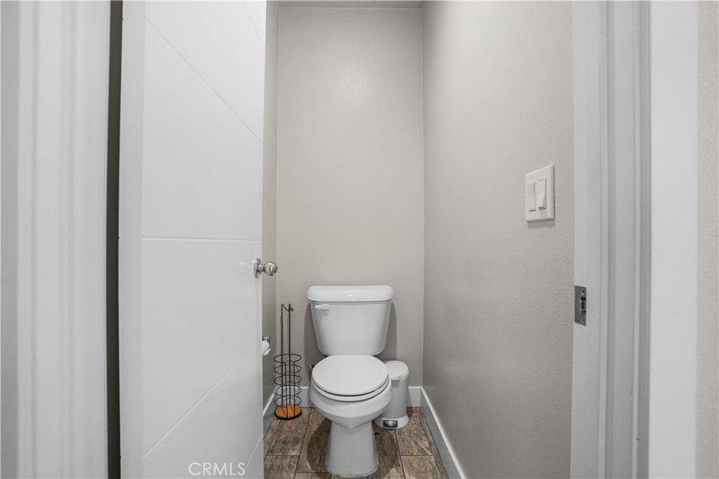 https://media.crmls.org/medias/915b2119-8ae6-4a19-81e3-b7afb913e395.jpg?preset=X-Large