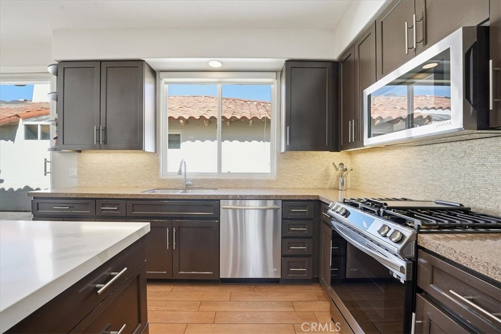 MLS #OC25246393 image #9