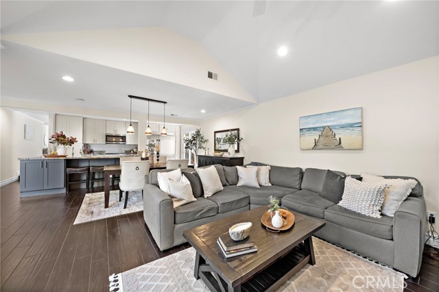 Detail Gallery Image 17 of 51 For 10763 El Centro Avenue, Fountain Valley,  CA 92708 - 5 Beds | 2/1 Baths