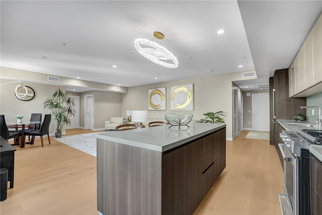 Detail Gallery Image 12 of 39 For 39 S Los Robles Ave #6019,  Pasadena,  CA 91101 - 2 Beds | 2/1 Baths