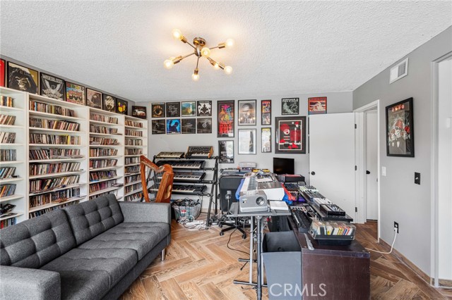 Detail Gallery Image 42 of 67 For 2367 Deerhorn Dr, Riverside,  CA 92506 - 4 Beds | 2/1 Baths