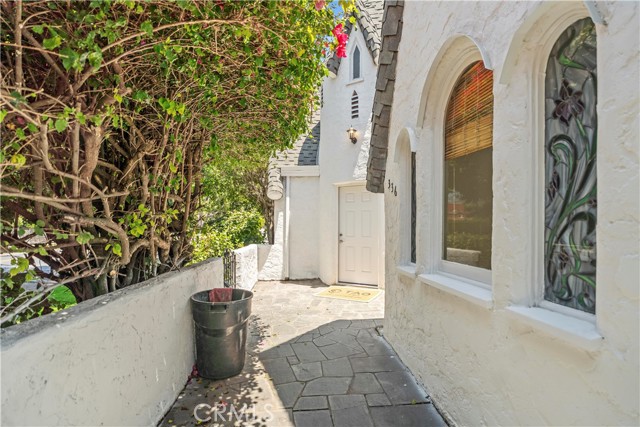 336 N Crescent Heights Boulevard, Los Angeles CA: https://media.crmls.org/medias/915ec465-e356-45a4-a9eb-1bed48e723b1.jpg