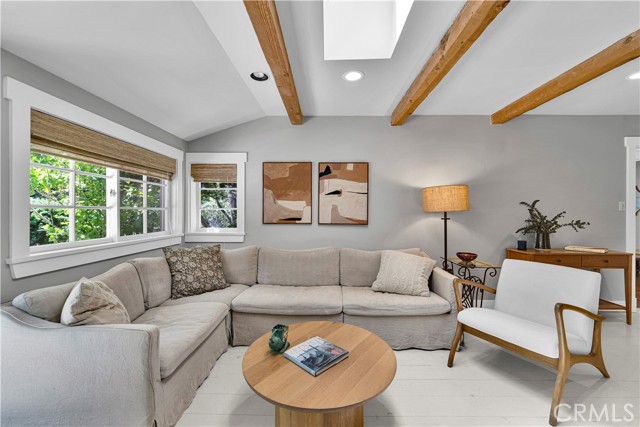 Detail Gallery Image 19 of 59 For 18090 Karen Dr, Encino,  CA 91316 - 4 Beds | 2/1 Baths