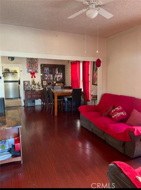 Detail Gallery Image 3 of 9 For 309 N Willowbrook Ave, Compton,  CA 90220 - 2 Beds | 2 Baths