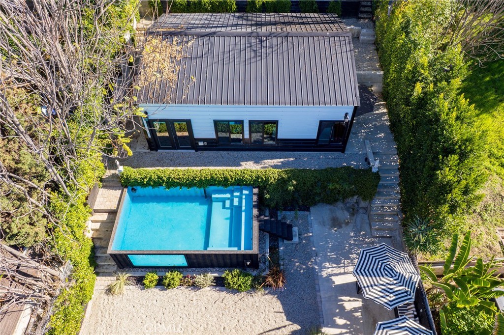 https://media.crmls.org/medias/915fd63c-7b7d-4f33-9594-e35c2c1e078c.jpg?preset=X-Large
