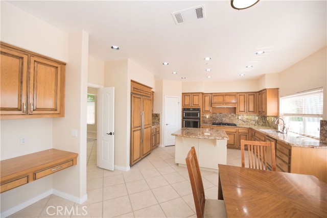 28817 Terrace Drive, Highland CA: https://media.crmls.org/medias/91600d5e-2393-4358-b88c-460870424c2e.jpg