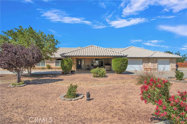 7330 Smoke Tree Road, Phelan CA: https://media.crmls.org/medias/91610a2c-11f3-4a75-88fa-bf83fea9b893.jpg
