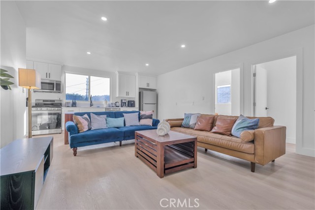 Detail Gallery Image 7 of 36 For 3115 Arvia St 1b,  Los Angeles,  CA 90065 - 5 Beds | 2 Baths